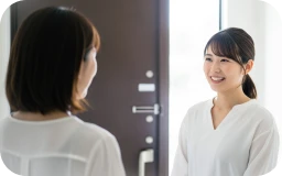 訪問している場面